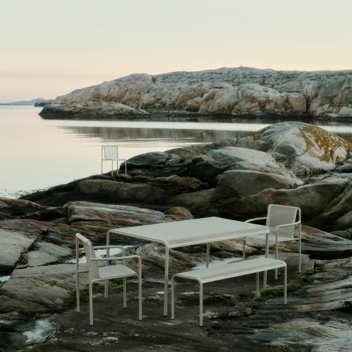 Dapple Bench - Cashmere - Image 6