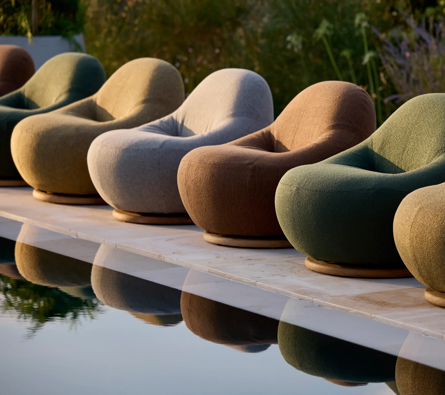 Gem Lounge Chair with Teak Swivel : Dark Green - Image 2