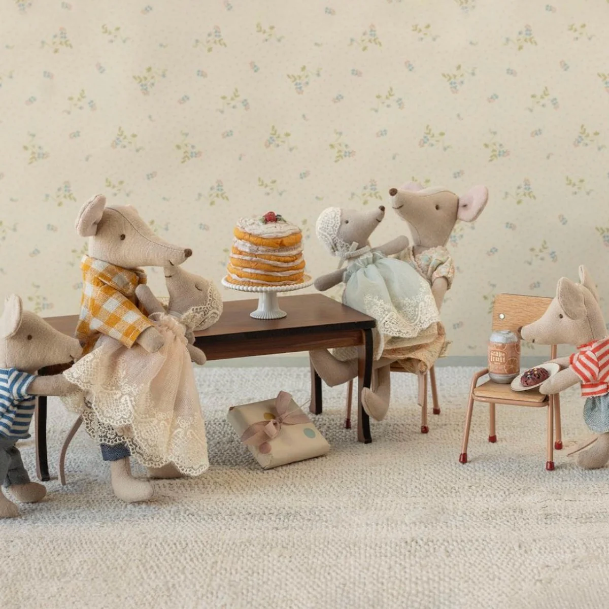 Long Dining Table Mouse - Image 2