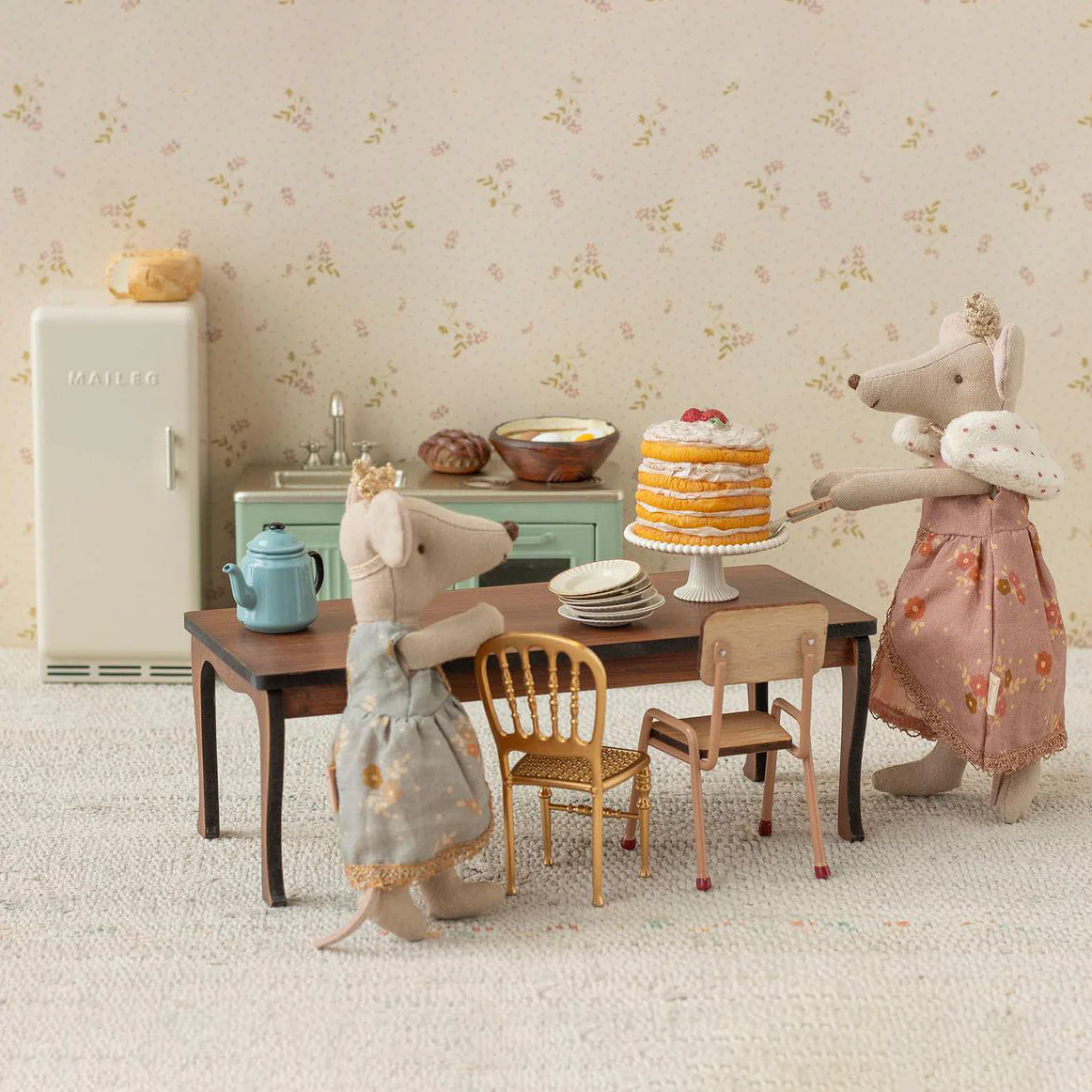 Maileg Royal Kitchen Bundle with Mum Mouse and Big Sister Mouse