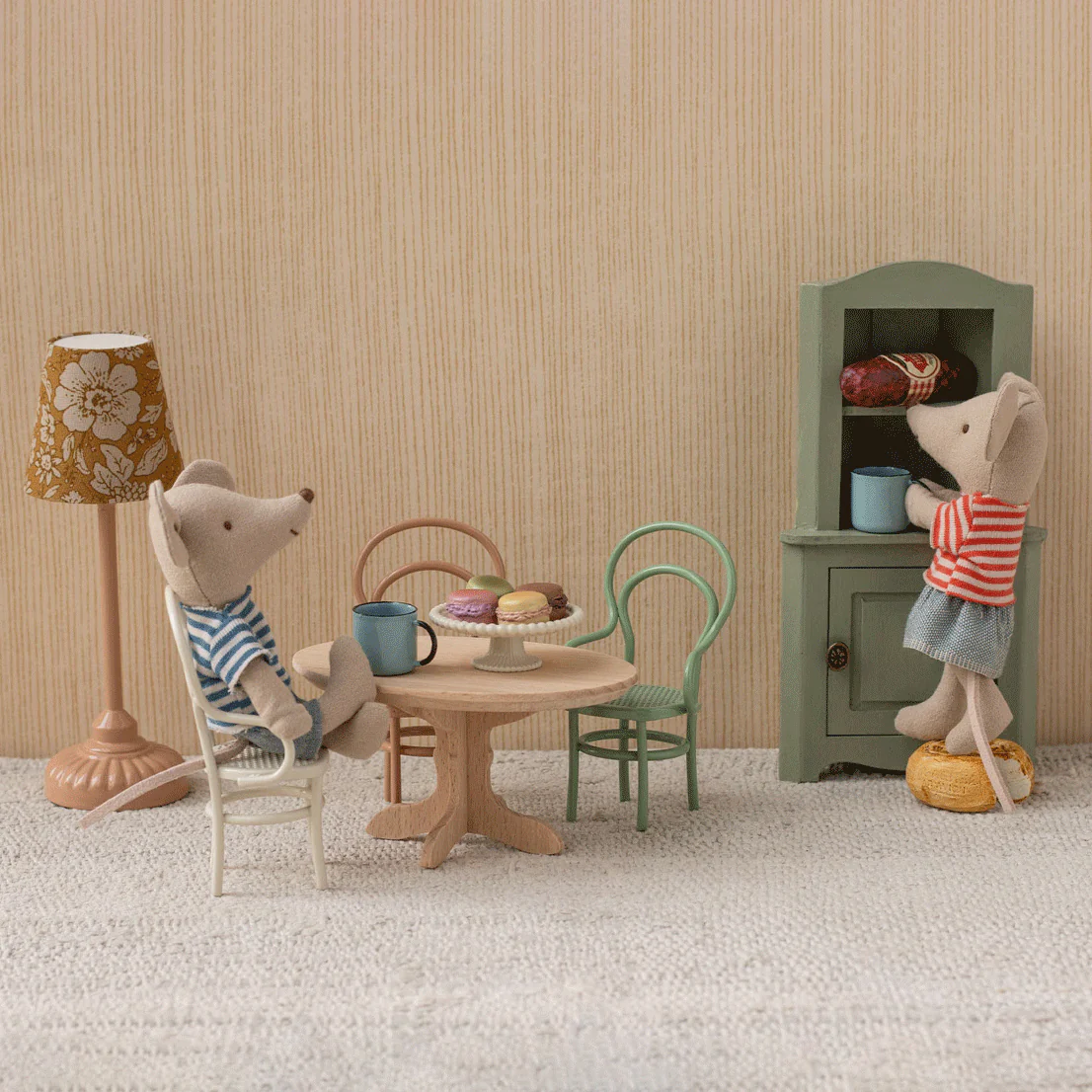 Maileg Vintage Chair Mouse - Off White - Image 3